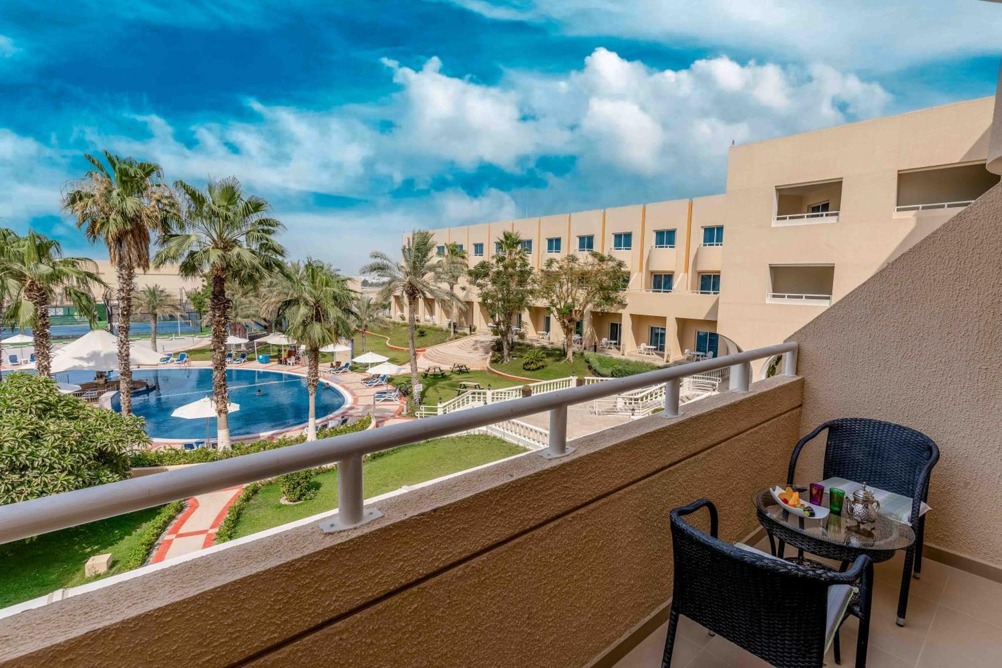 Millennium Central Al Mafraq Abu Dhabi Exterior foto